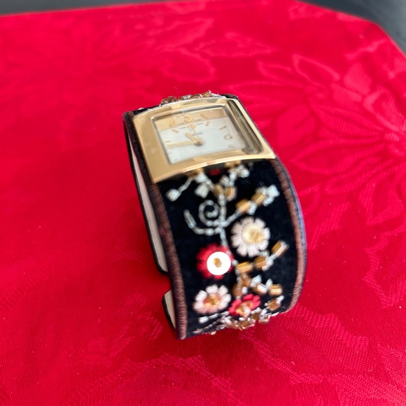 Unique Rare Ladies Watch - Picture 3 of 4